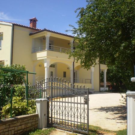 Apartments Rajci Ровин Екстериор снимка
