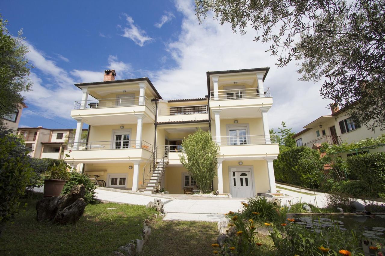 Apartments Rajci Ровин Екстериор снимка