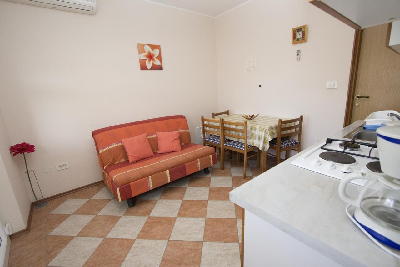 Apartments Rajci Ровин Екстериор снимка