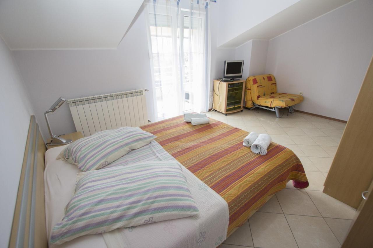 Apartments Rajci Ровин Екстериор снимка