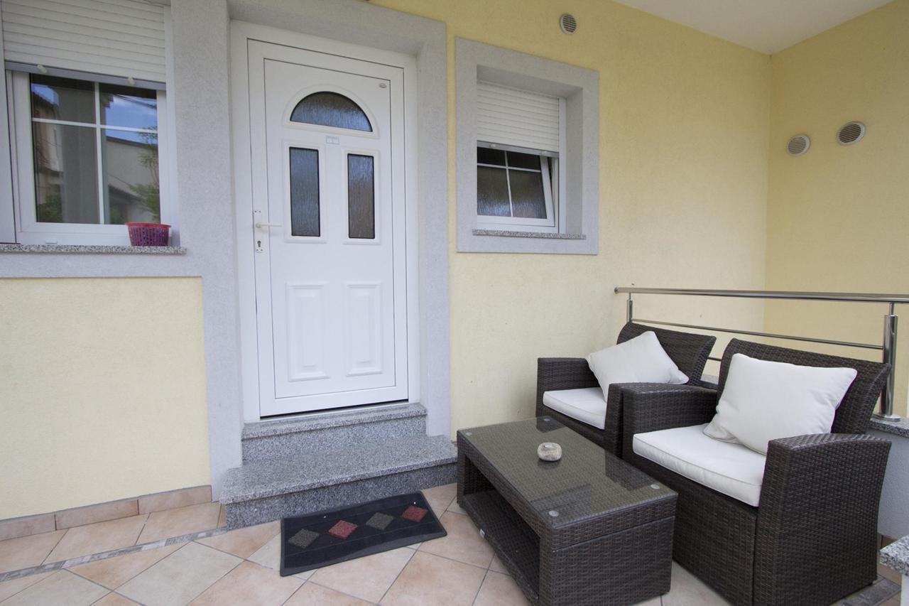 Apartments Rajci Ровин Екстериор снимка