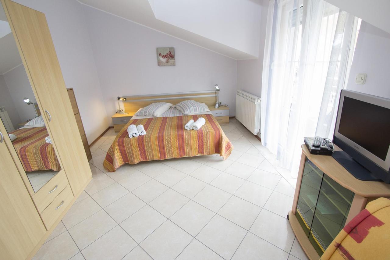 Apartments Rajci Ровин Екстериор снимка
