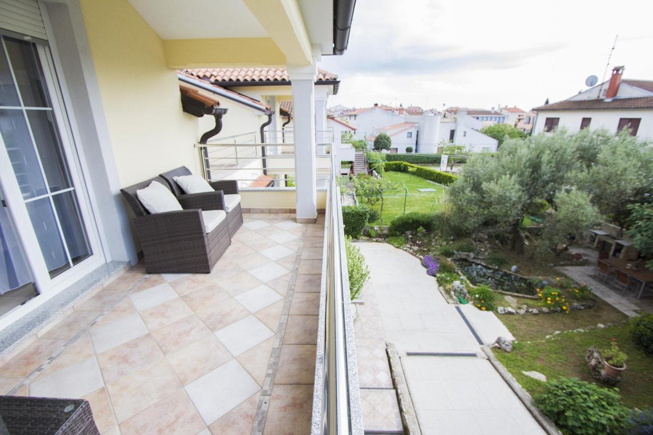 Apartments Rajci Ровин Екстериор снимка
