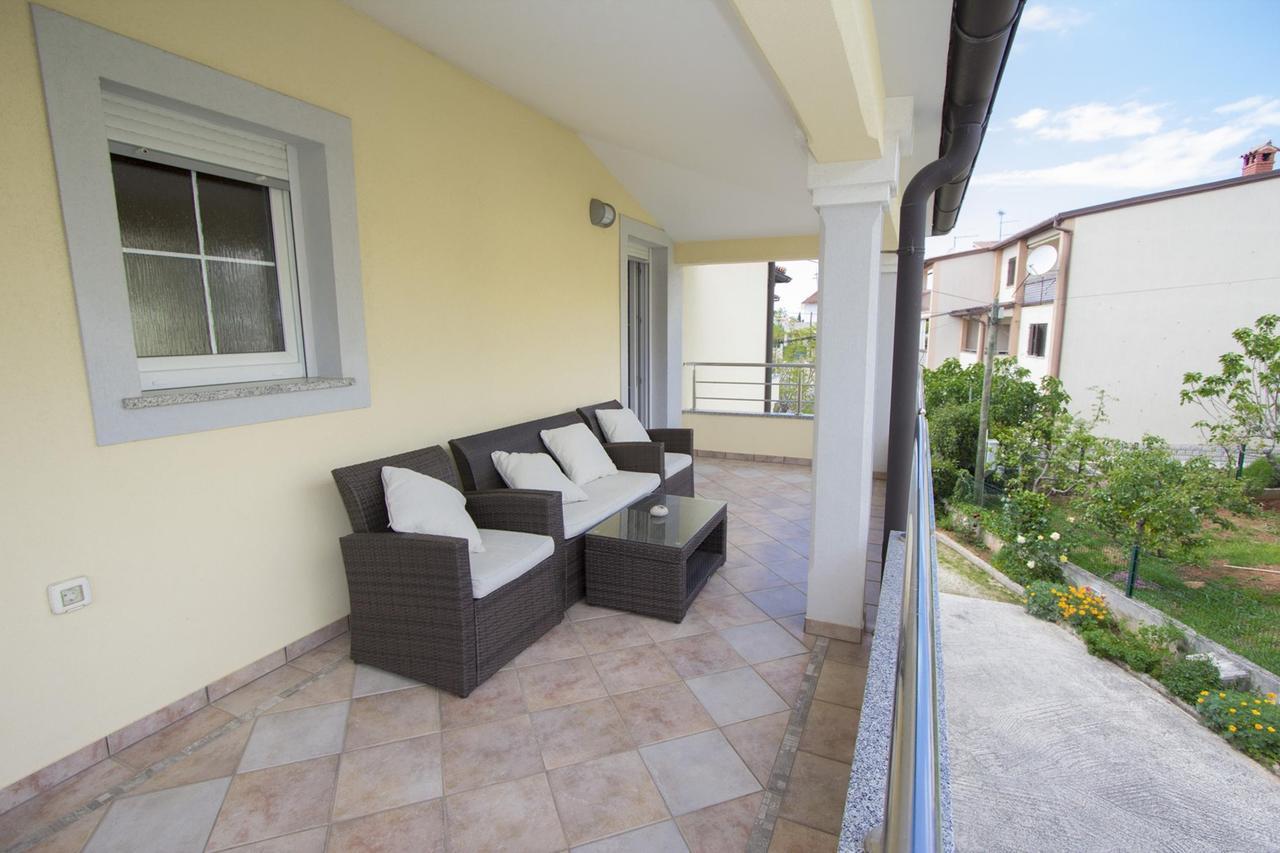 Apartments Rajci Ровин Екстериор снимка