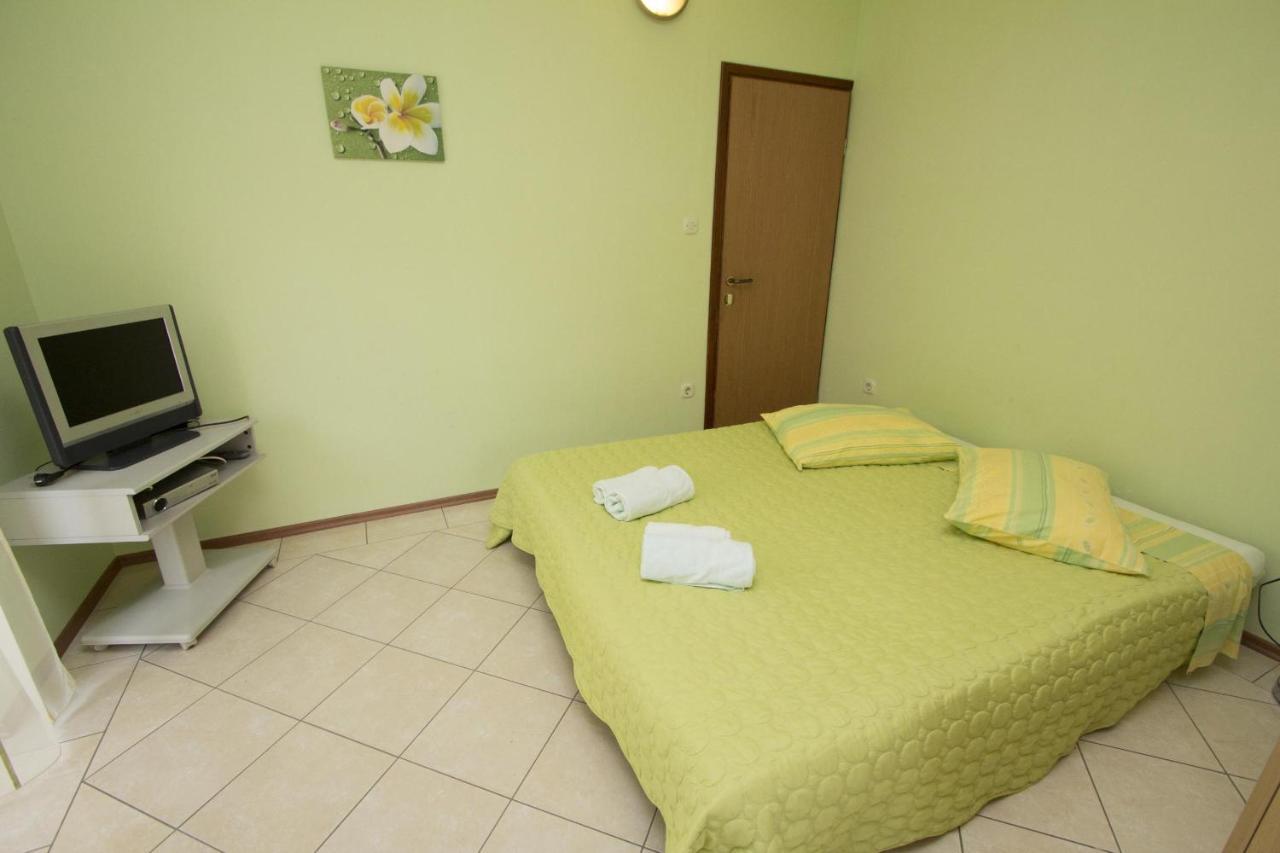 Apartments Rajci Ровин Екстериор снимка