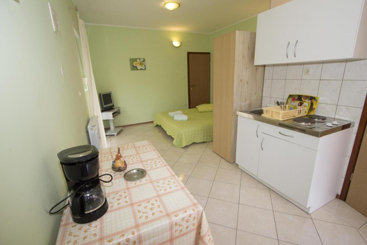 Apartments Rajci Ровин Екстериор снимка
