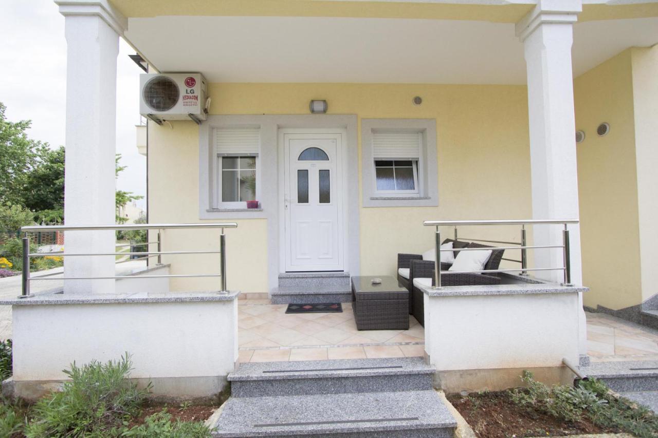 Apartments Rajci Ровин Екстериор снимка