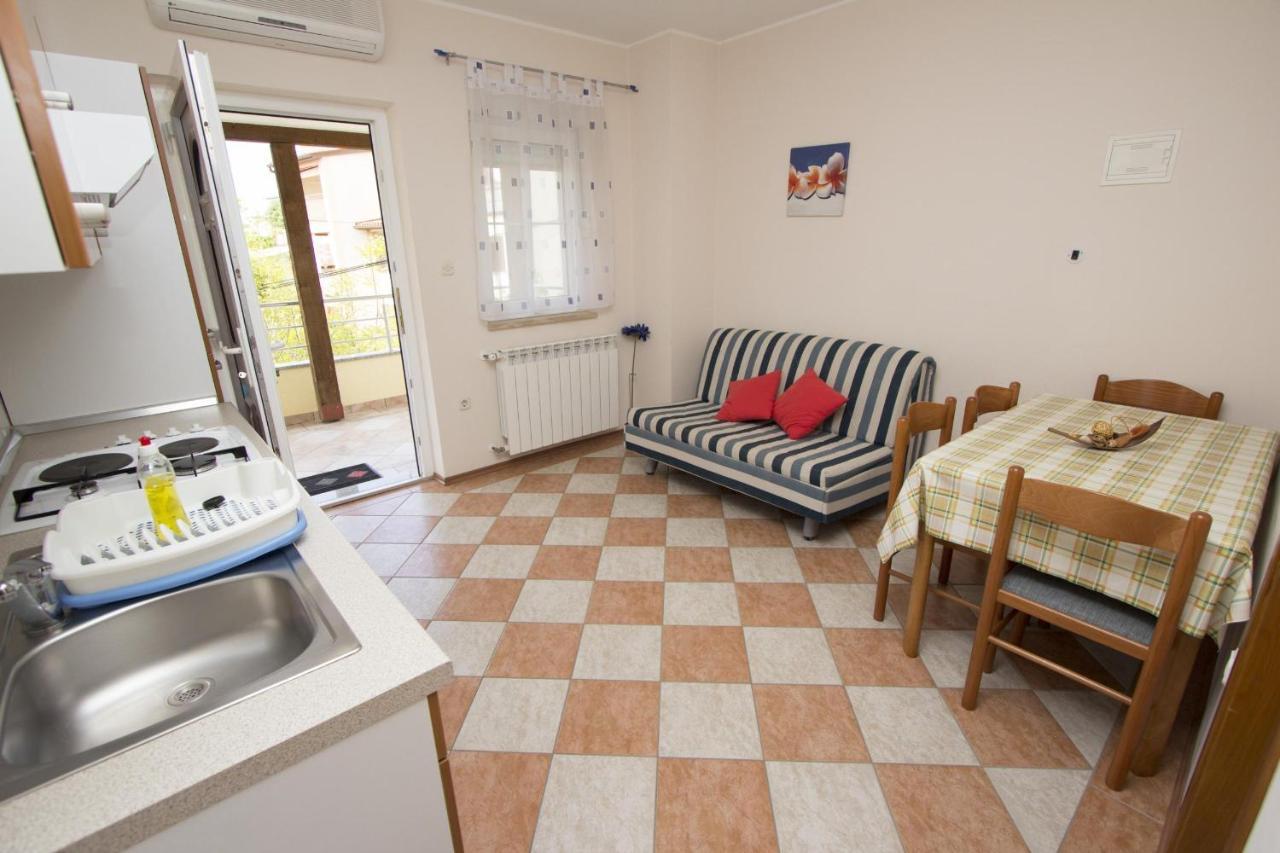 Apartments Rajci Ровин Екстериор снимка