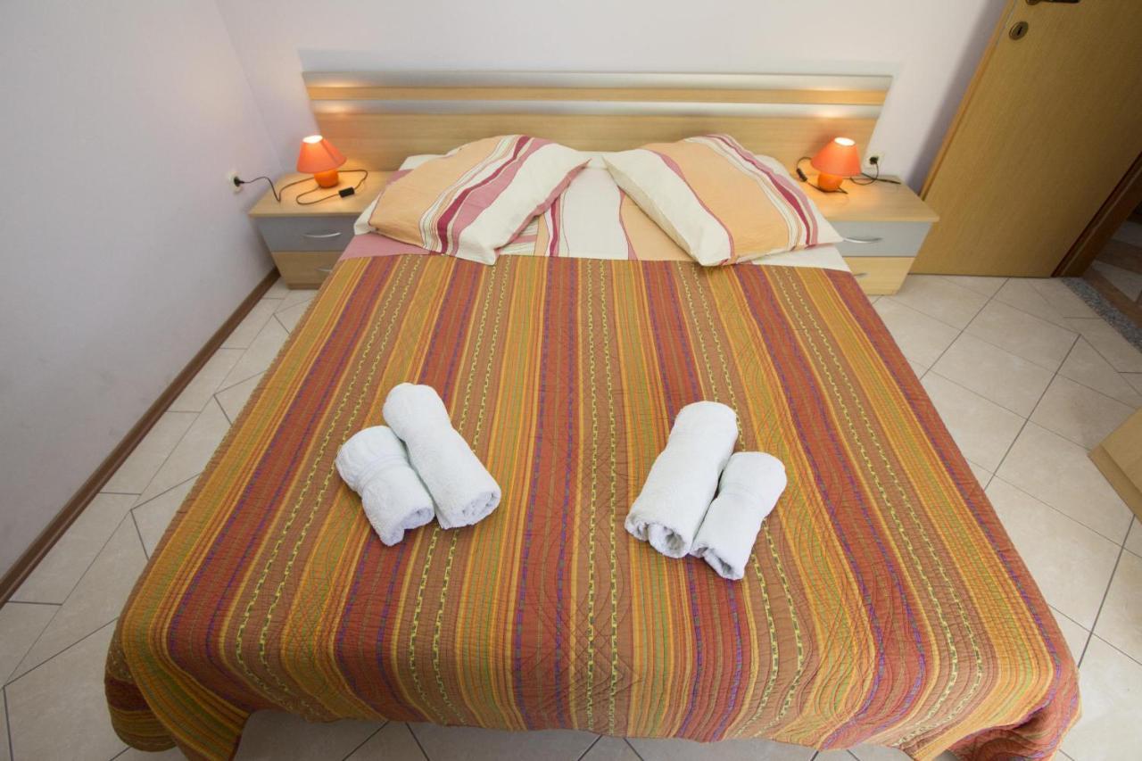 Apartments Rajci Ровин Екстериор снимка