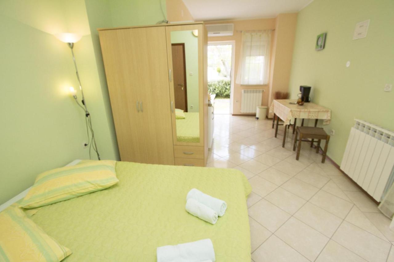 Apartments Rajci Ровин Екстериор снимка