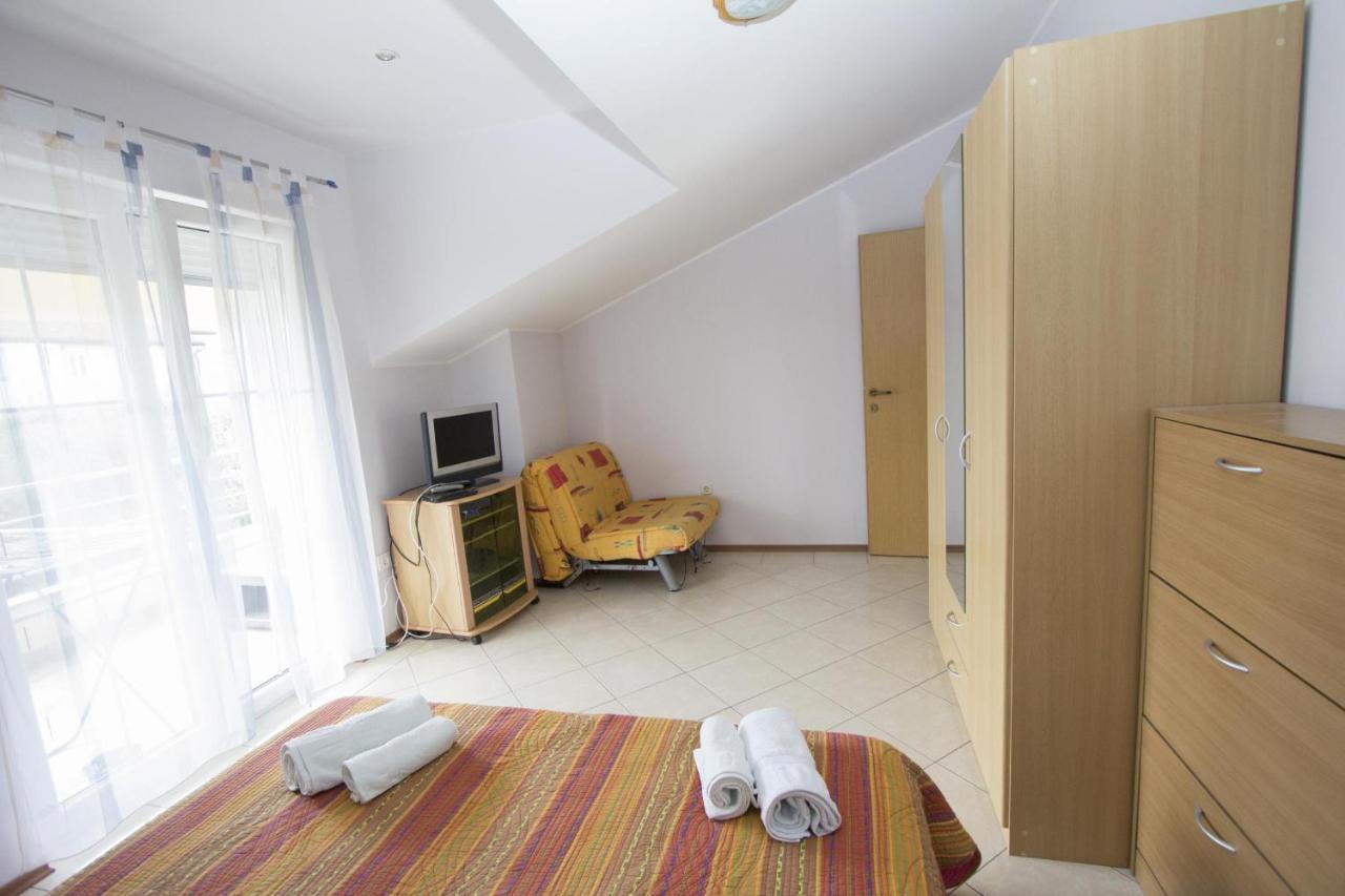 Apartments Rajci Ровин Екстериор снимка