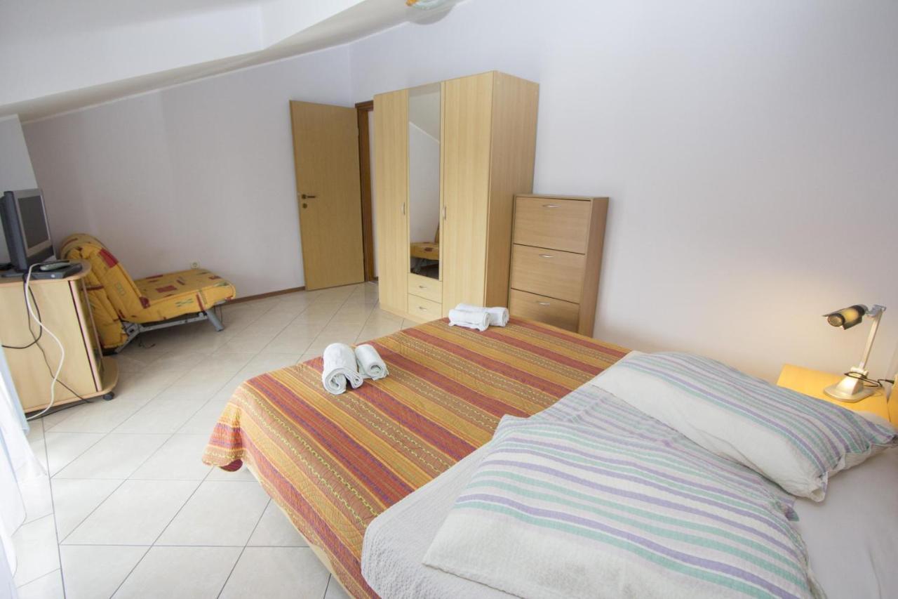 Apartments Rajci Ровин Стая снимка
